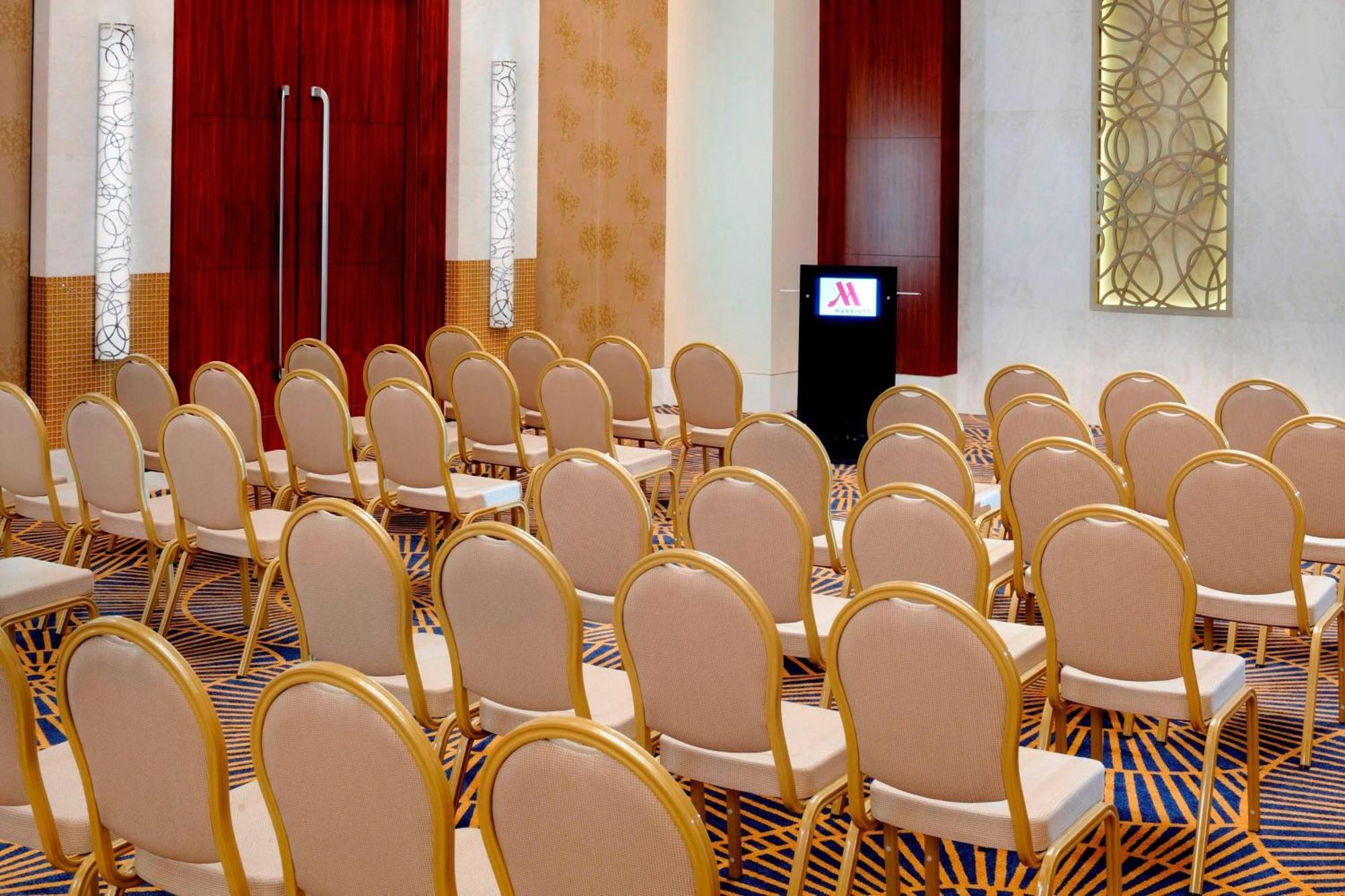 Marriott Al Jaddaf, 5*