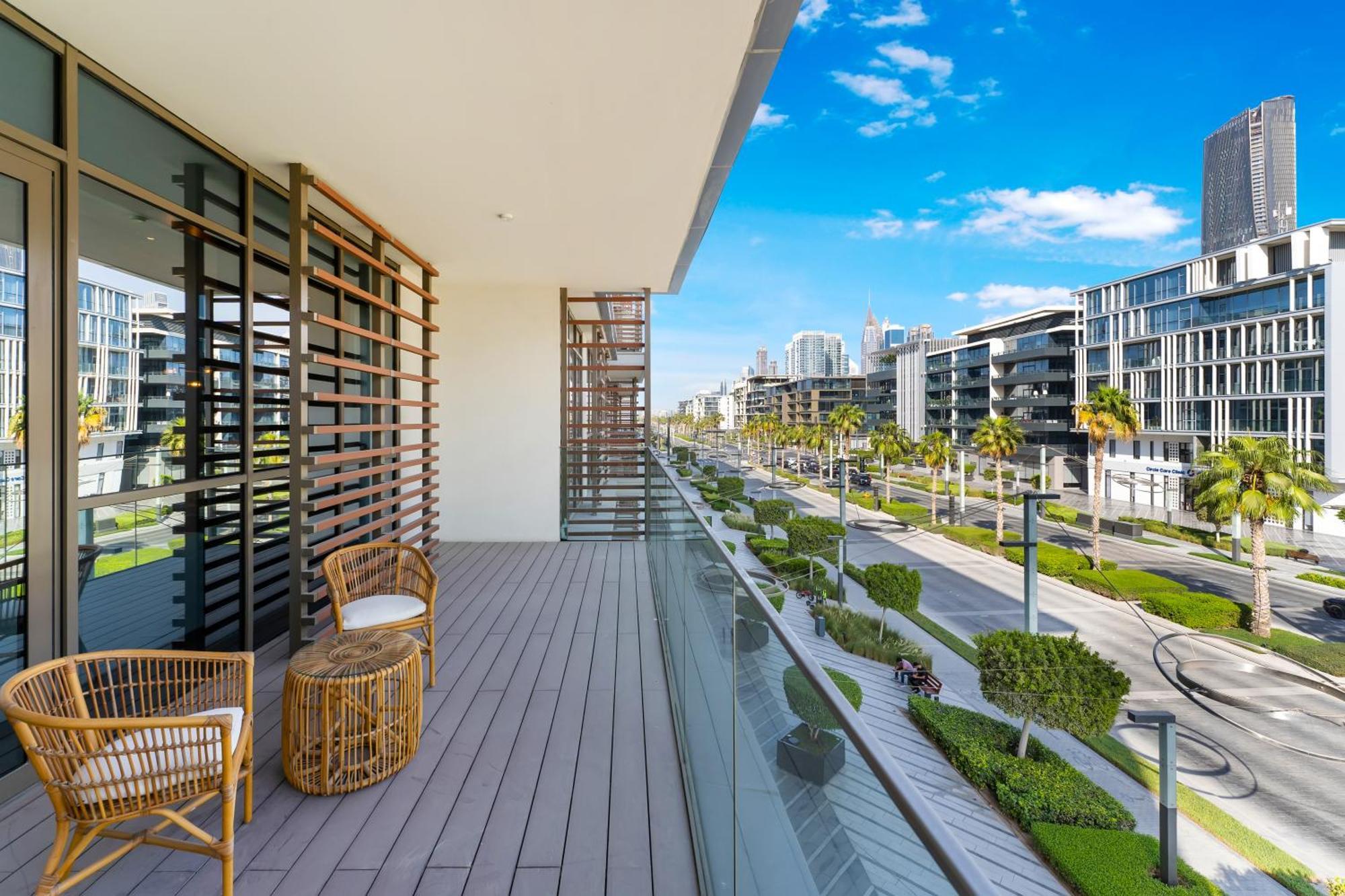 Fam Living - Walk - Urban Staycations