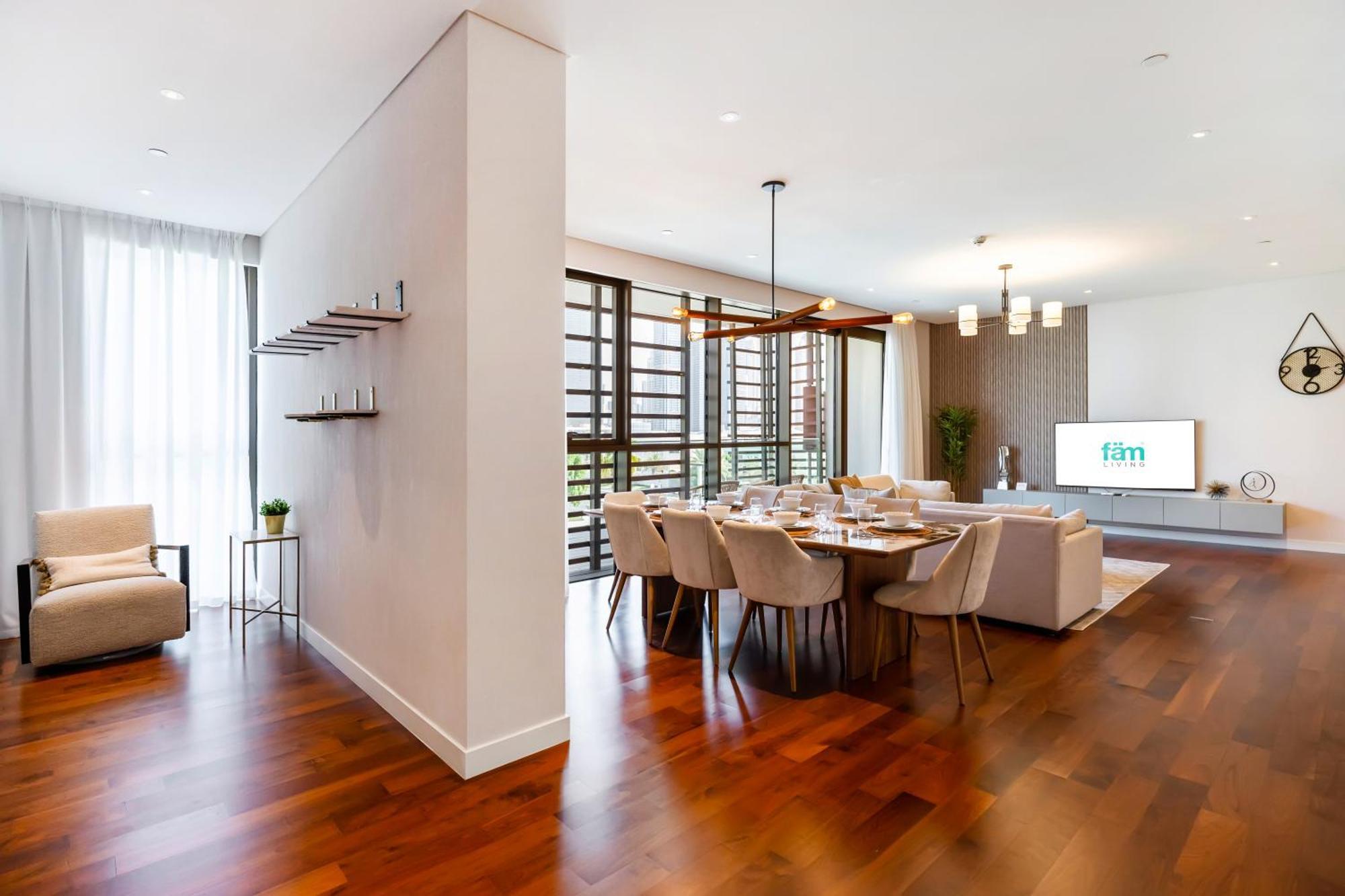 Fam Living - Walk - Urban Staycations