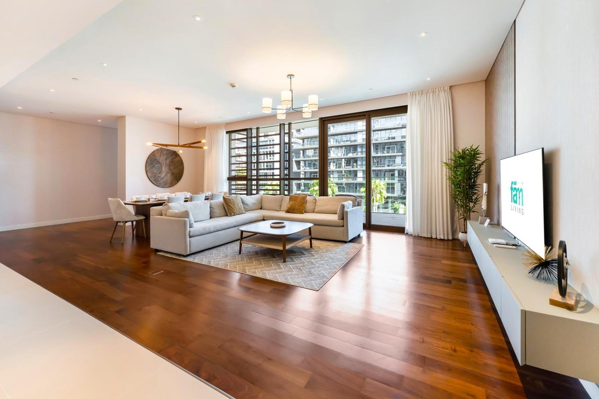 Fam Living - Walk - Urban Staycations Apartment Dubai