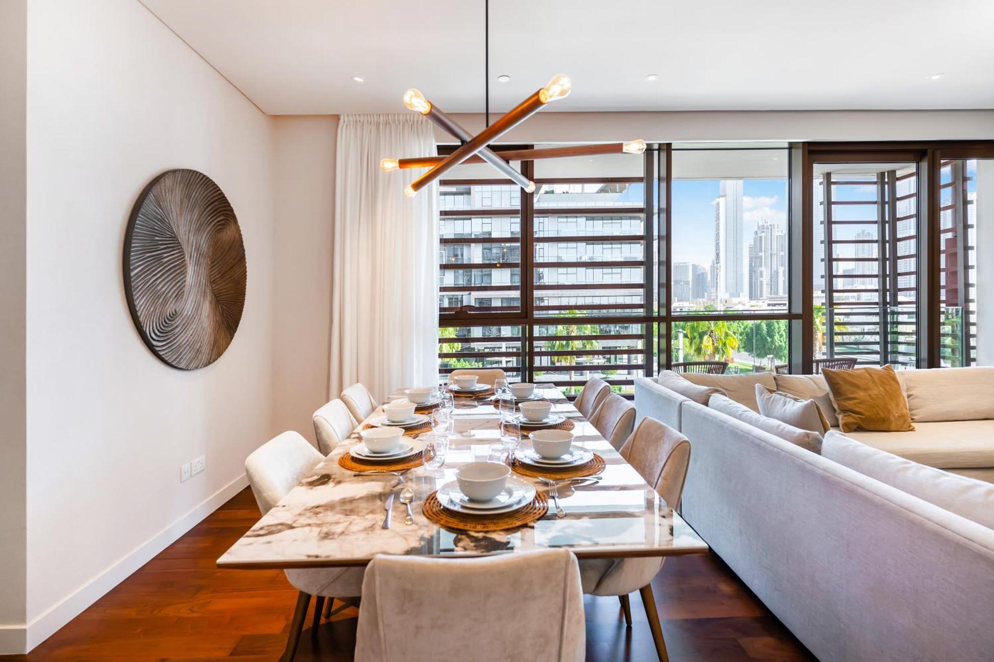 Fam Living - Walk - Urban Staycations *