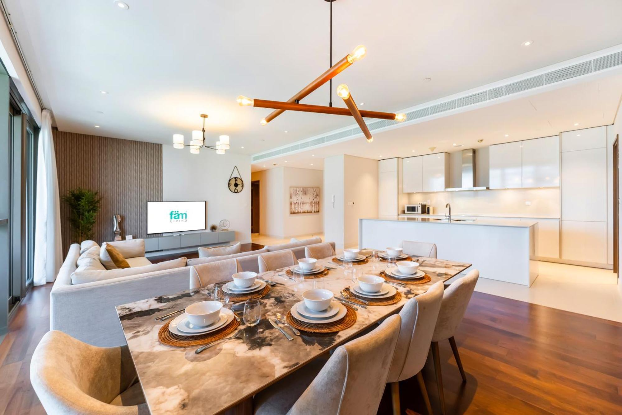 Fam Living - Walk - Urban Staycations