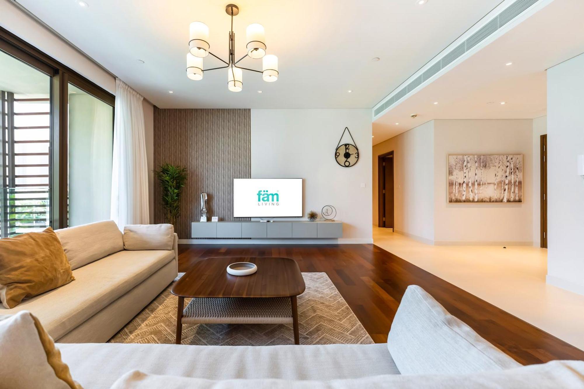 Fam Living - Walk - Urban Staycations Apartment