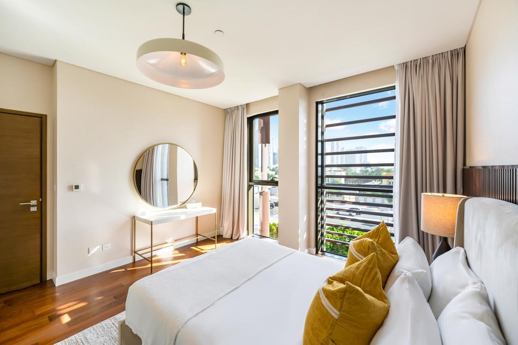 Fam Living - Walk - Urban Staycations Apartment Dubai