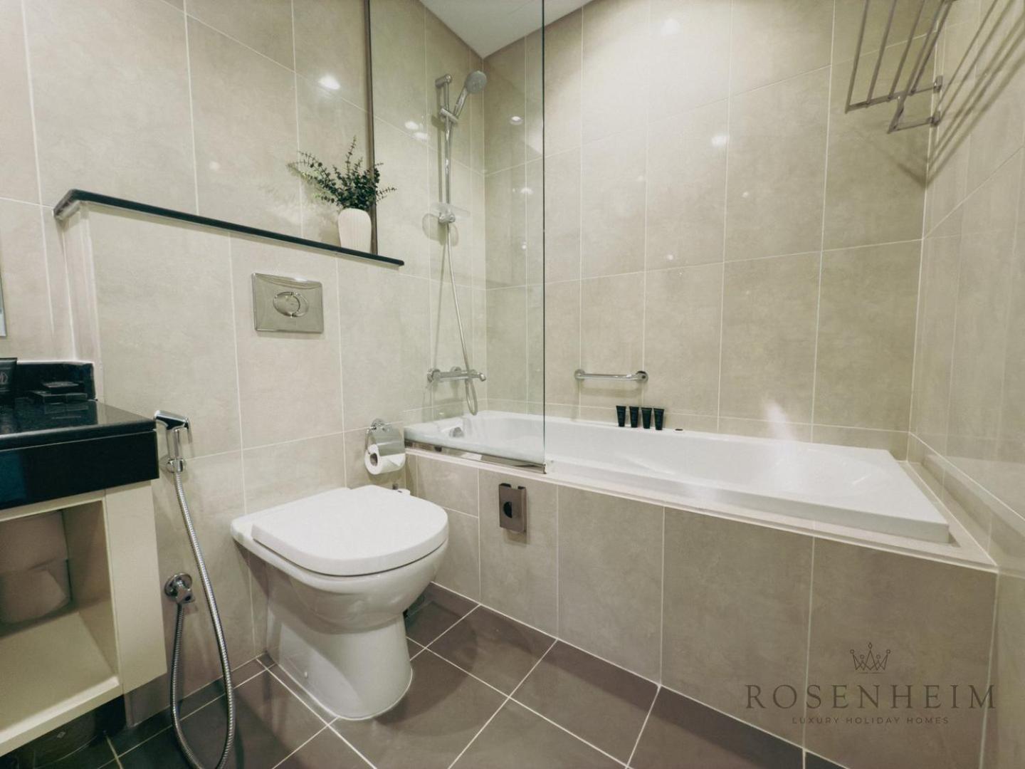 Holiday home Rosenheim | Modern Studio At Damac Hills *