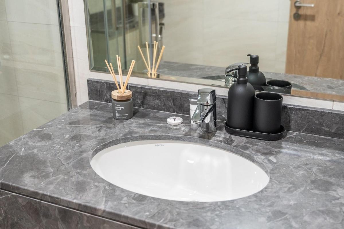 Trendy 1-bedroom In Business Bay Apartment *