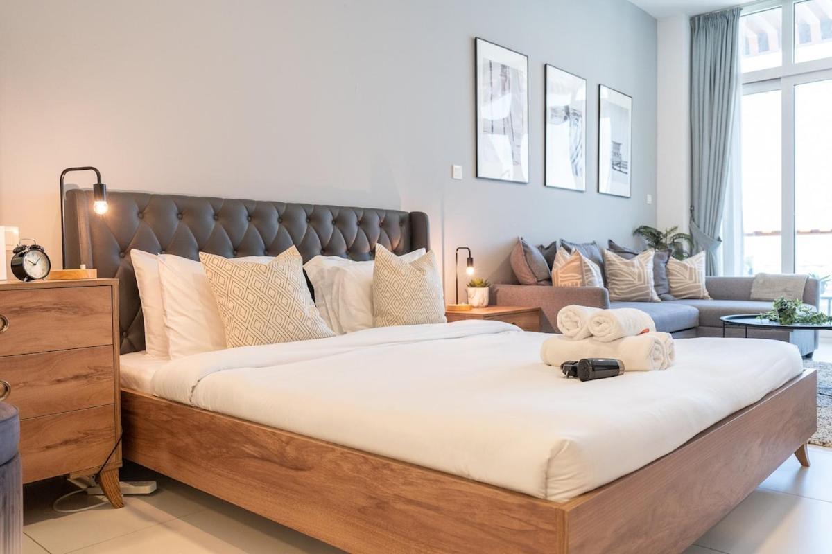 Sleek Studio At Palm Jumeirah With Ocean Vibes Dubai