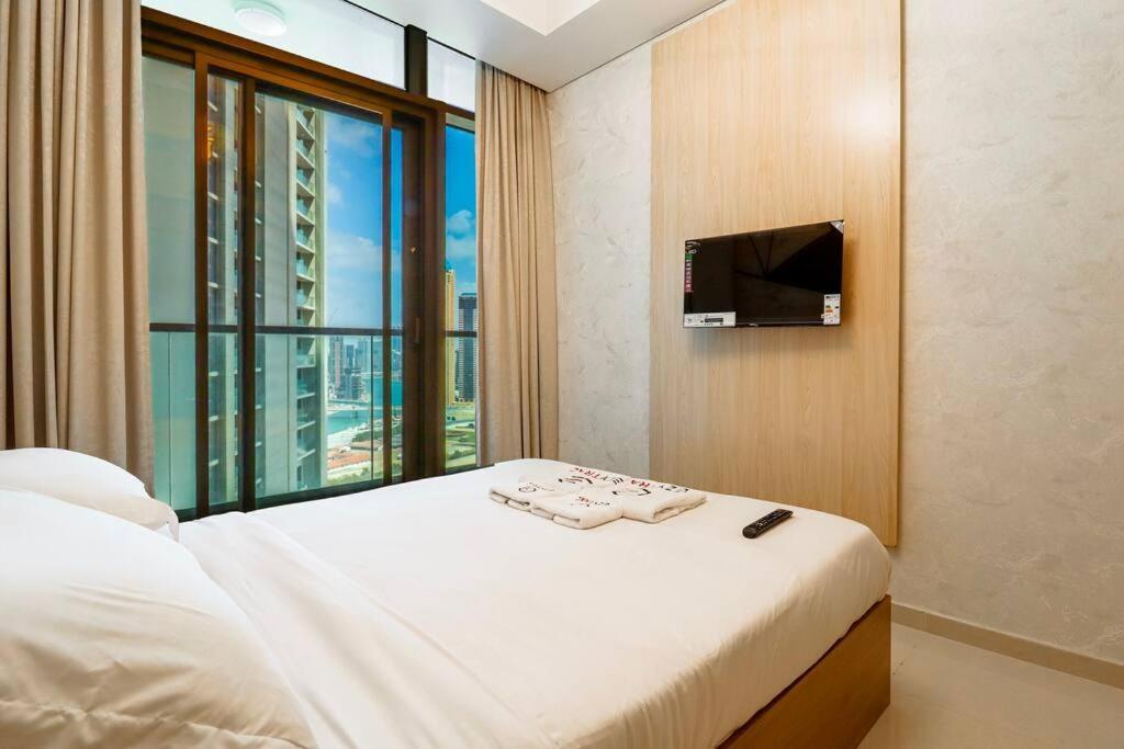 Deluxe One Bedroom With Balcony In Apartment *