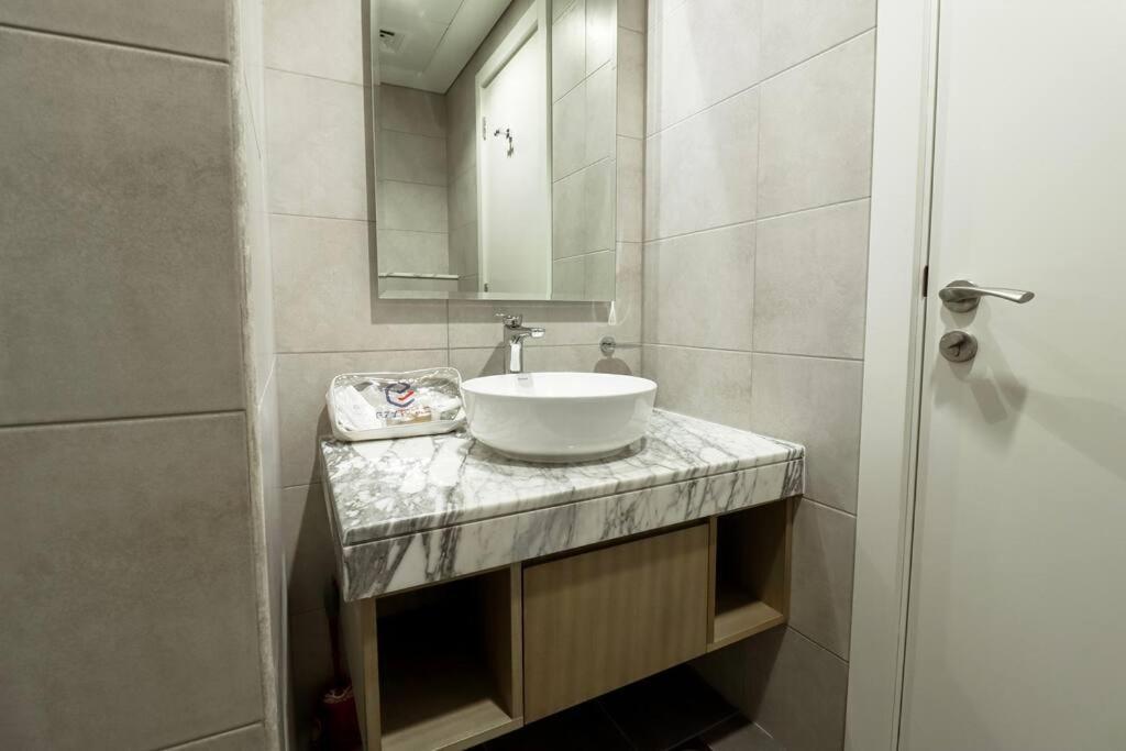 Deluxe One Bedroom With Balcony In Apartment Dubai