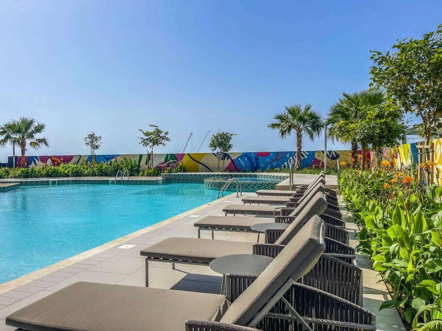 Deluxe One Bedroom With Balcony In Apartment