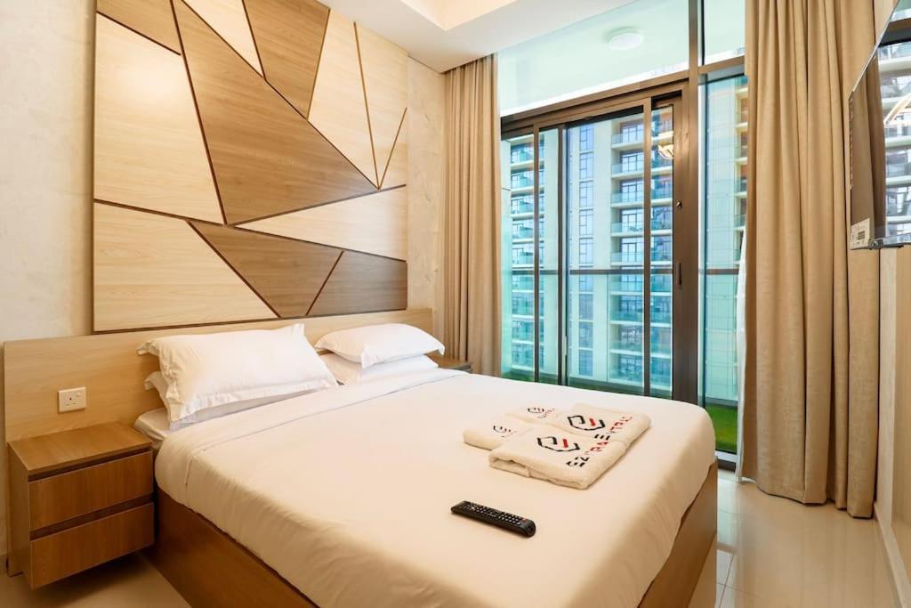 Apartment Deluxe One Bedroom With Balcony In *
