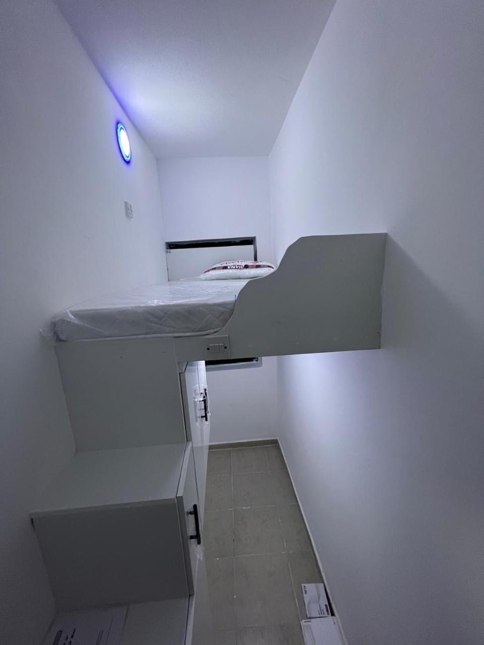 Luxnest Internet Private Bed Space Men Only Inn