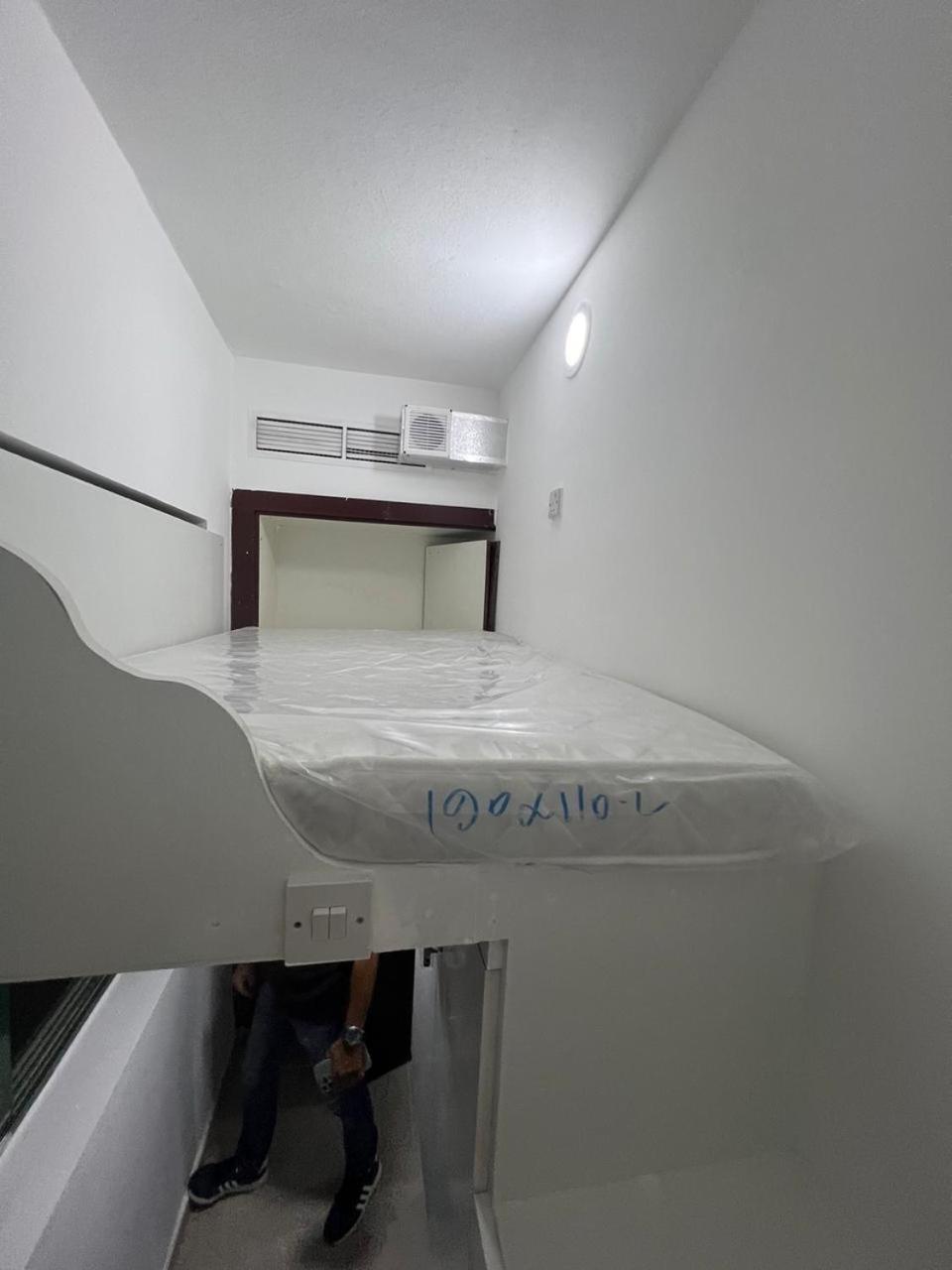 Luxnest Internet Private Bed Space Men Only Inn *