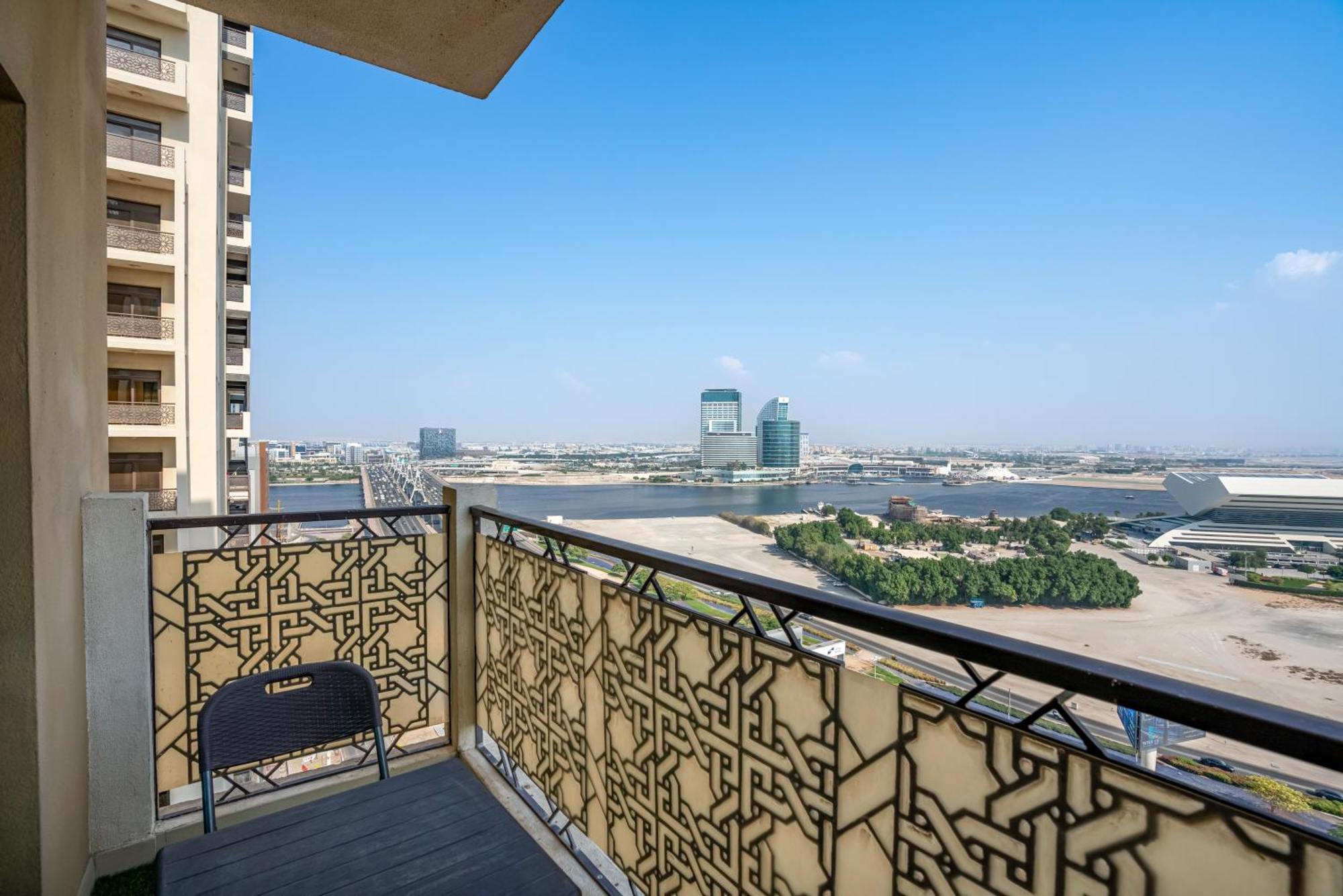 Luxurious 4-br In Al Jaddaf Apartment