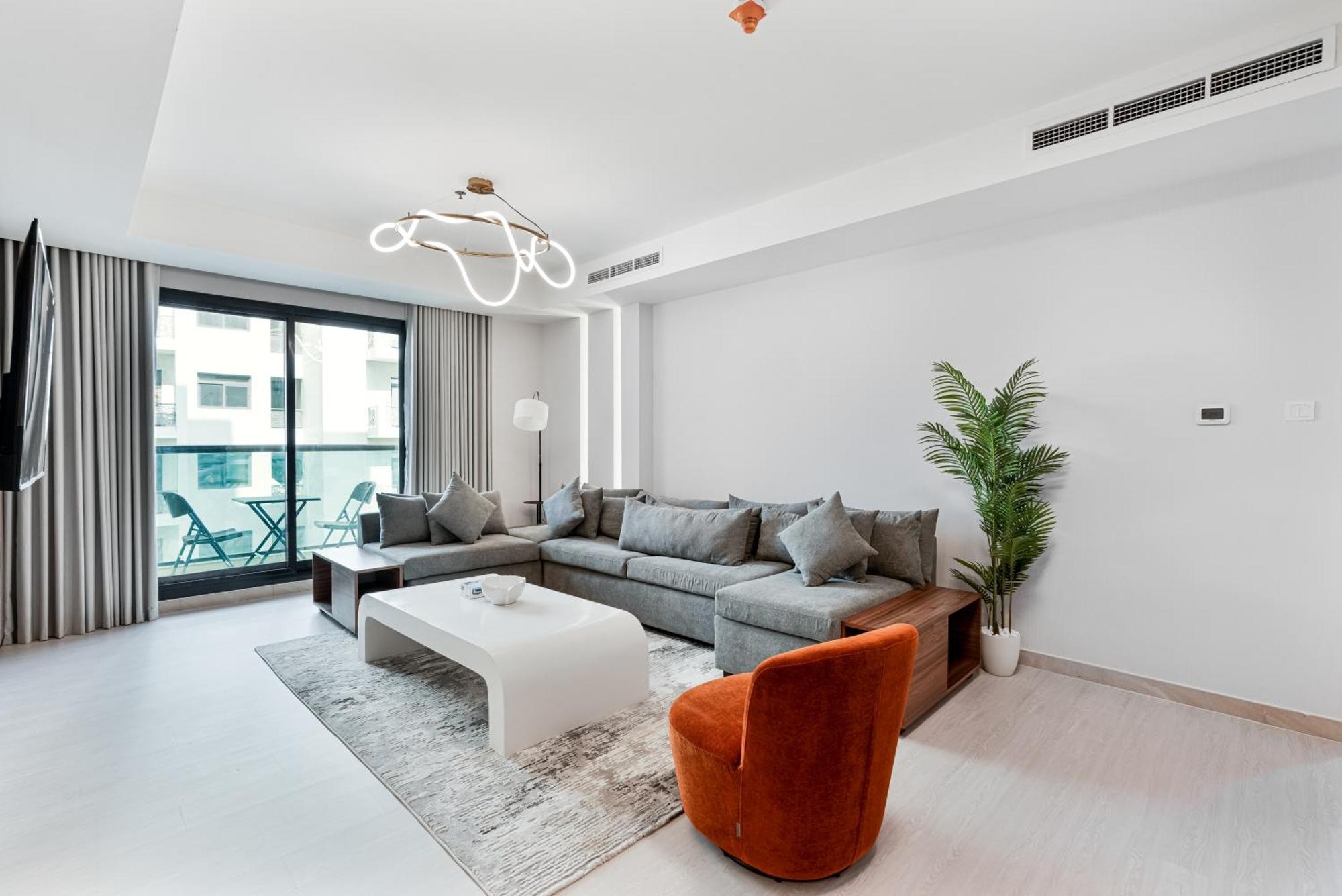Luxurious 4-br In Al Jaddaf Apartment Dubai