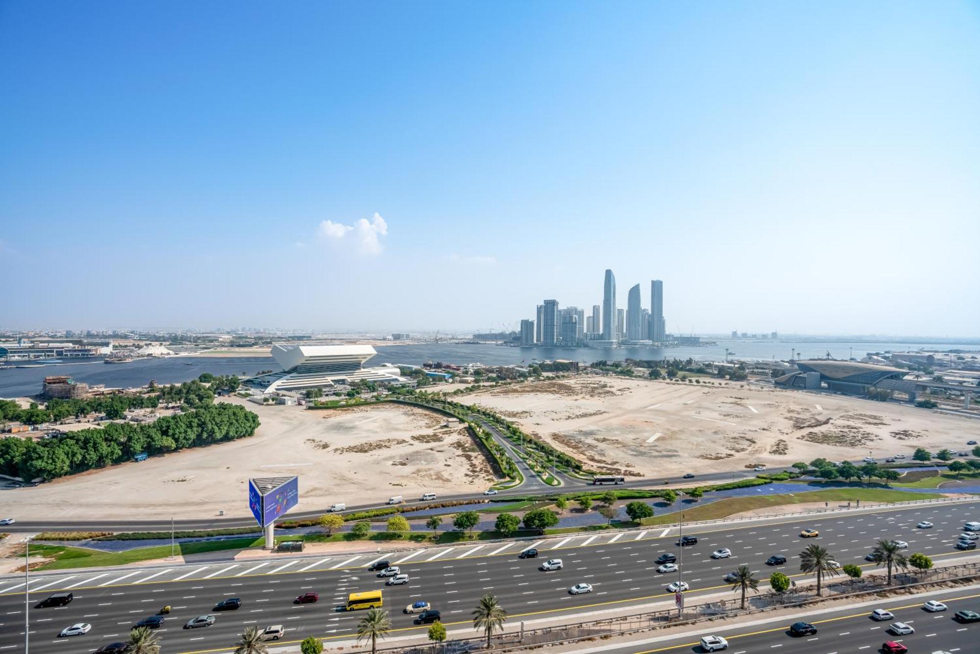 Luxurious 4-br In Al Jaddaf Apartment
