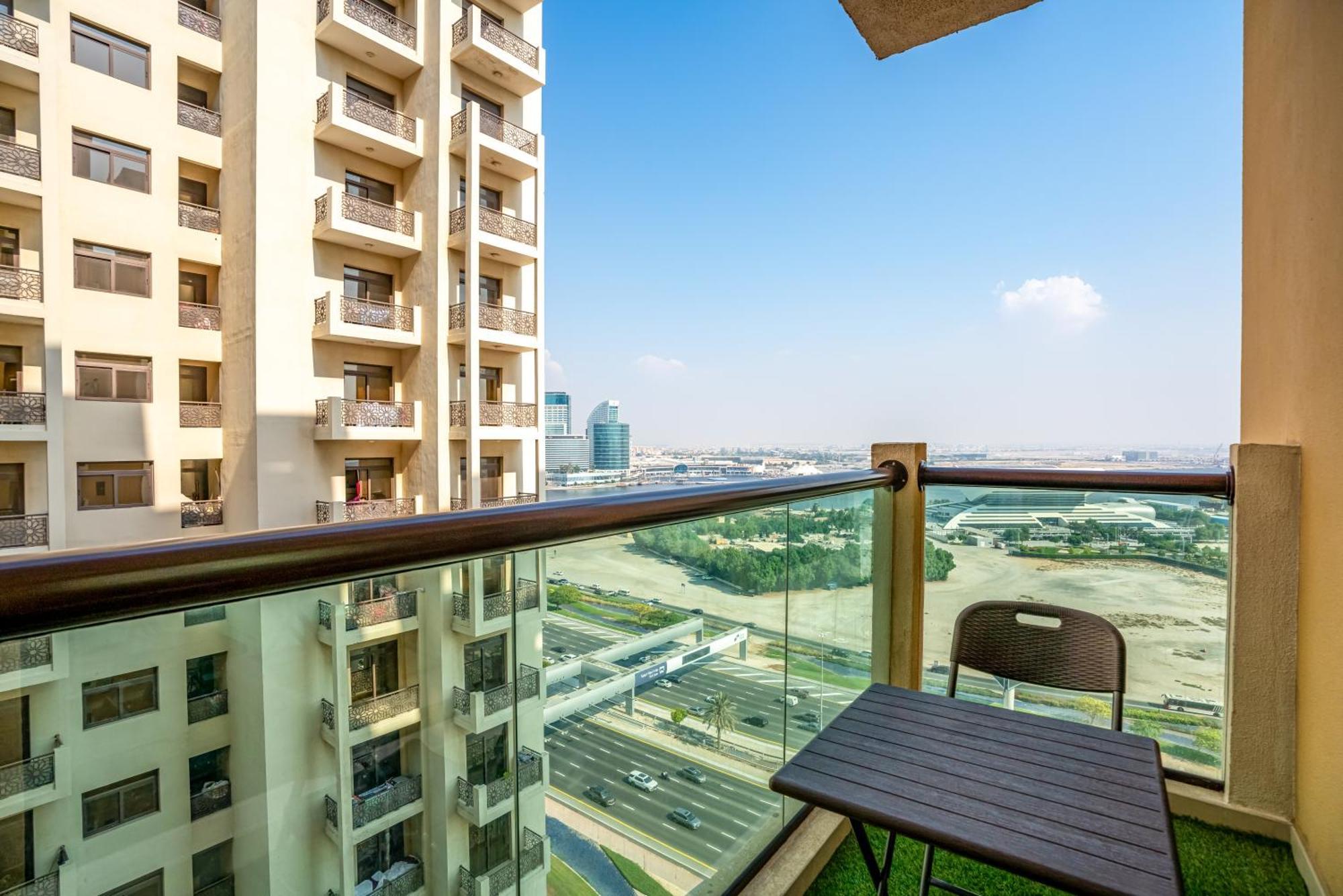 Apartment Luxurious 4-br In Al Jaddaf *