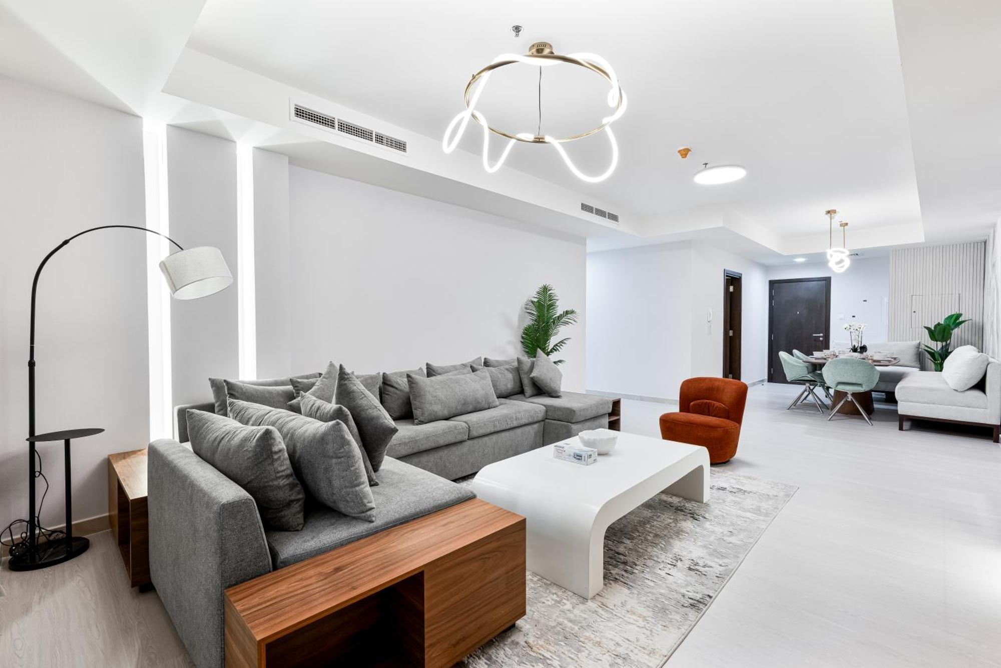 Luxurious 4-br In Al Jaddaf Apartment