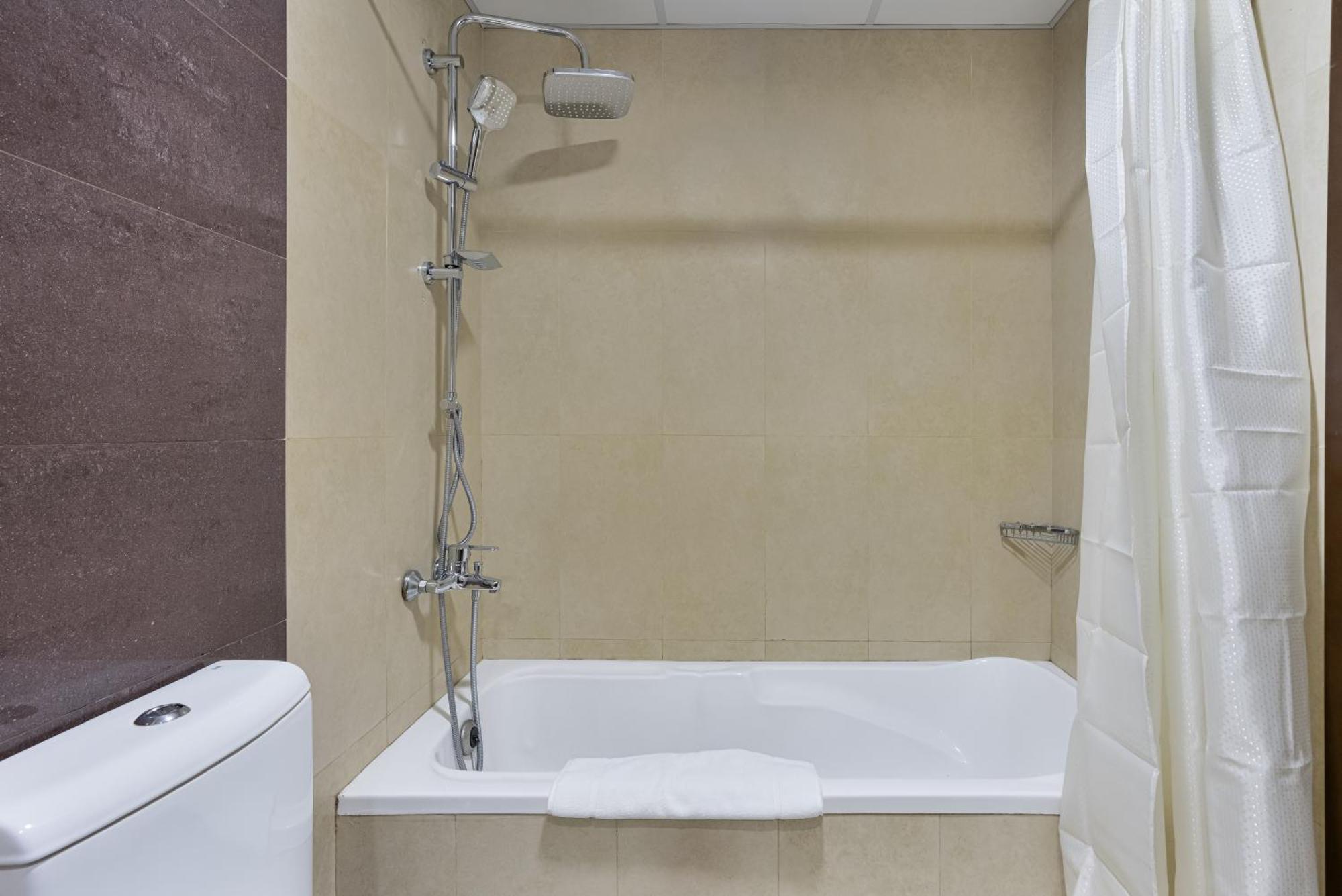 Luxurious 4-br In Al Jaddaf Apartment *