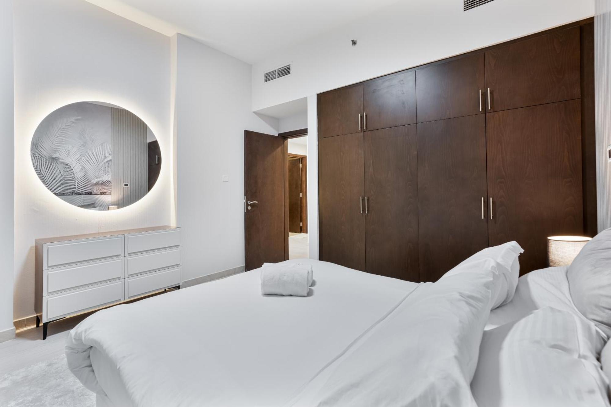 Apartment Luxurious 4-br In Al Jaddaf Dubai
