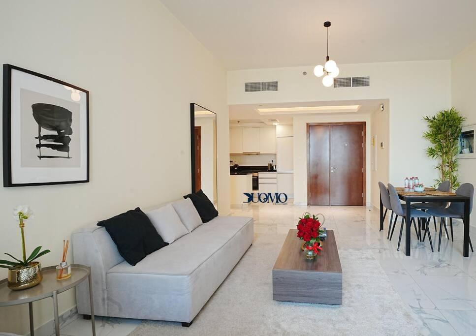 Apartment Myduomo- 2br Near Downtown, With & Pool Views-1109 Dubai