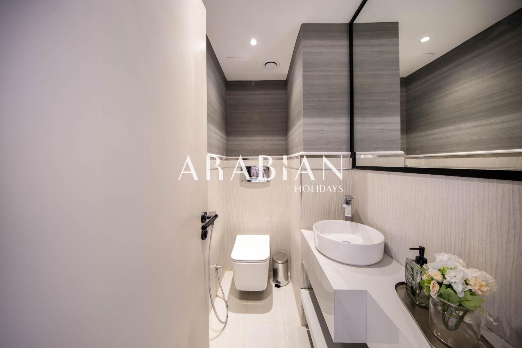 Apartment Luxury Upgraded 1br With Skyline Views In Marina *