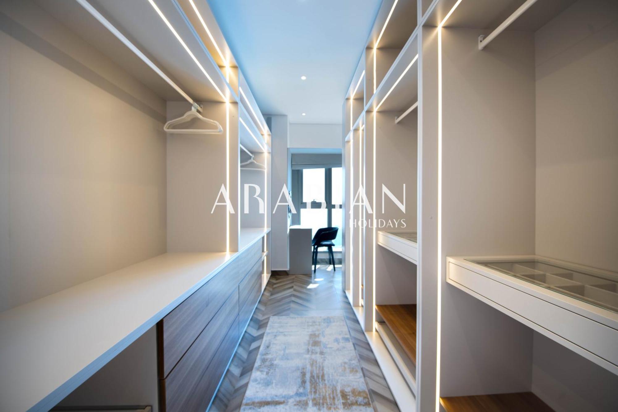 Luxury Upgraded 1br With Skyline Views In Marina Apartment Dubai