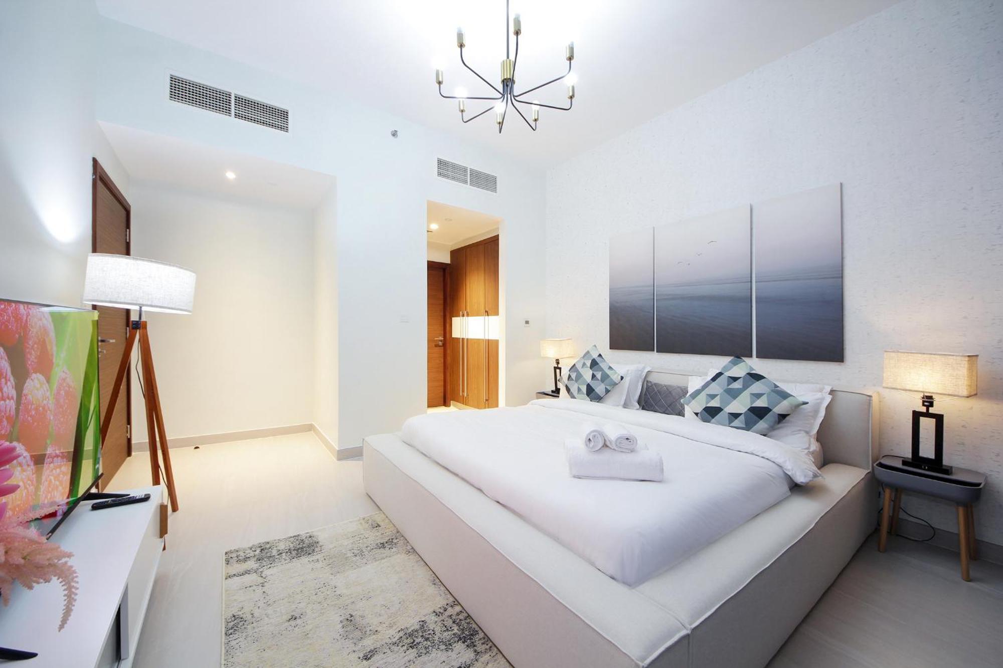 Modern 1 Bhk With Lovely Interiors - Park Gate Residences A Apartment *