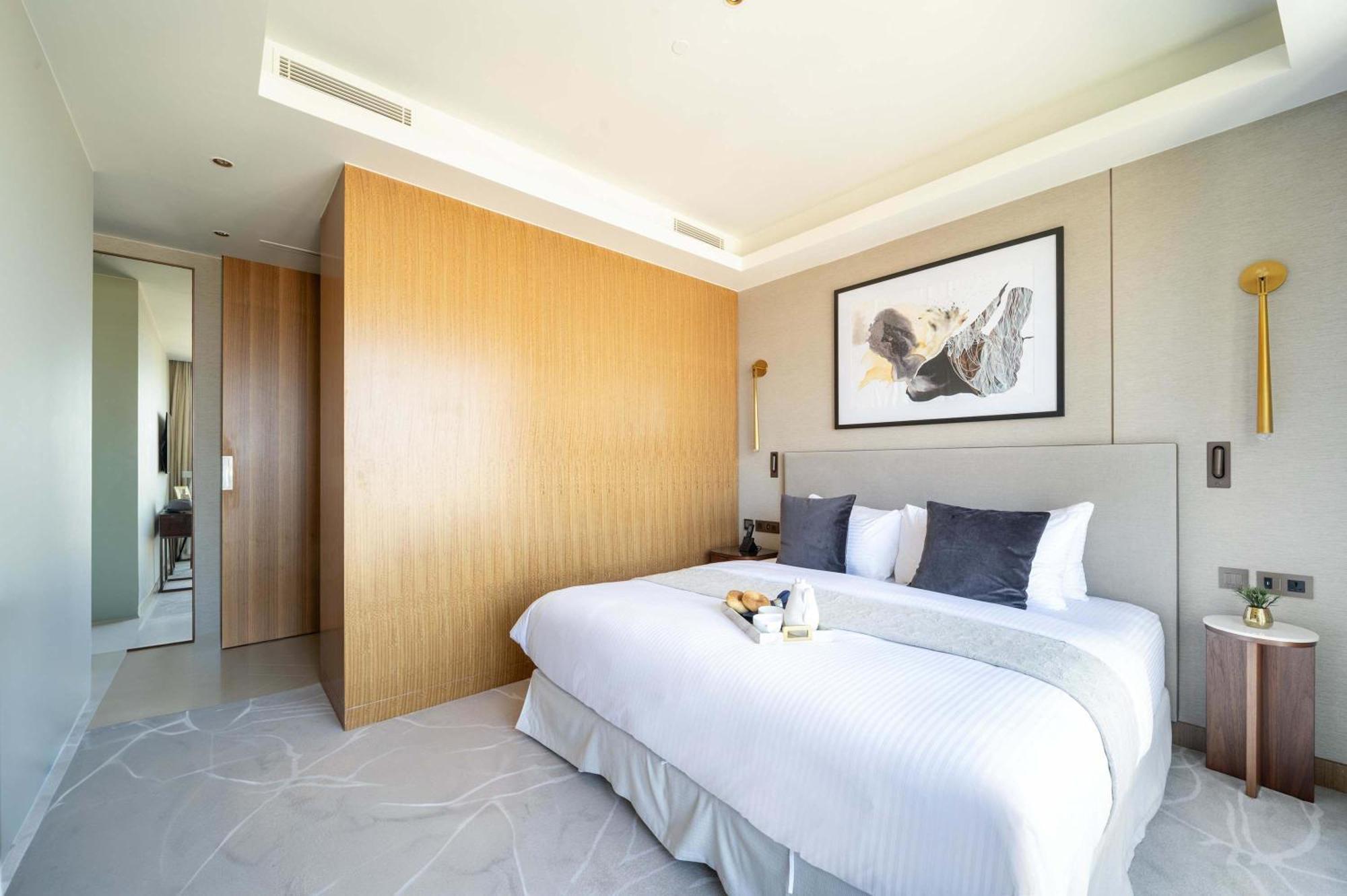 Frank Porter - The Address Opera Residences Dubai