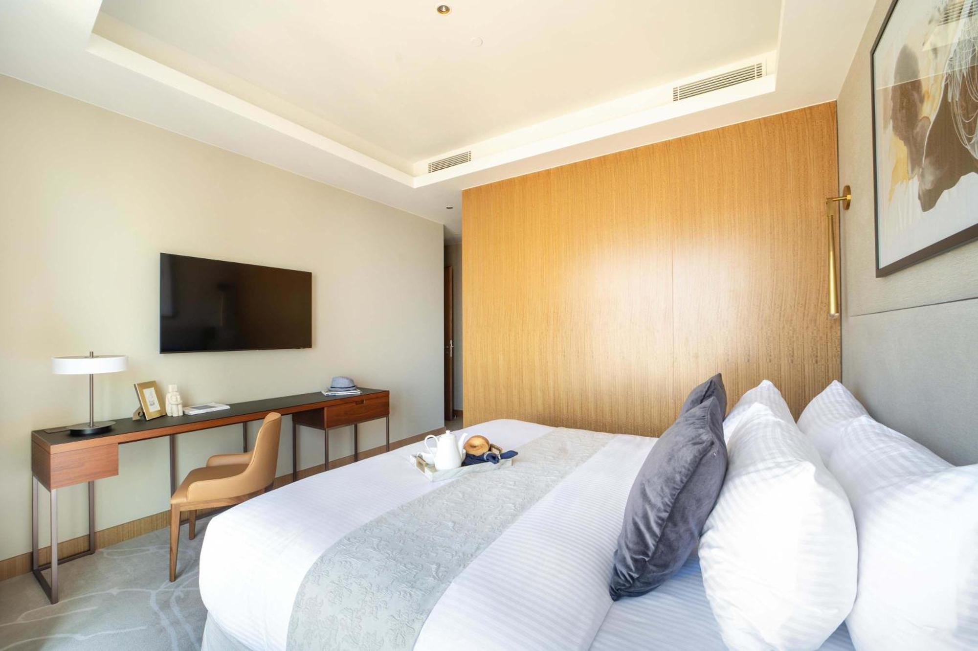 Frank Porter - The Address Opera Residences Apartment Dubai