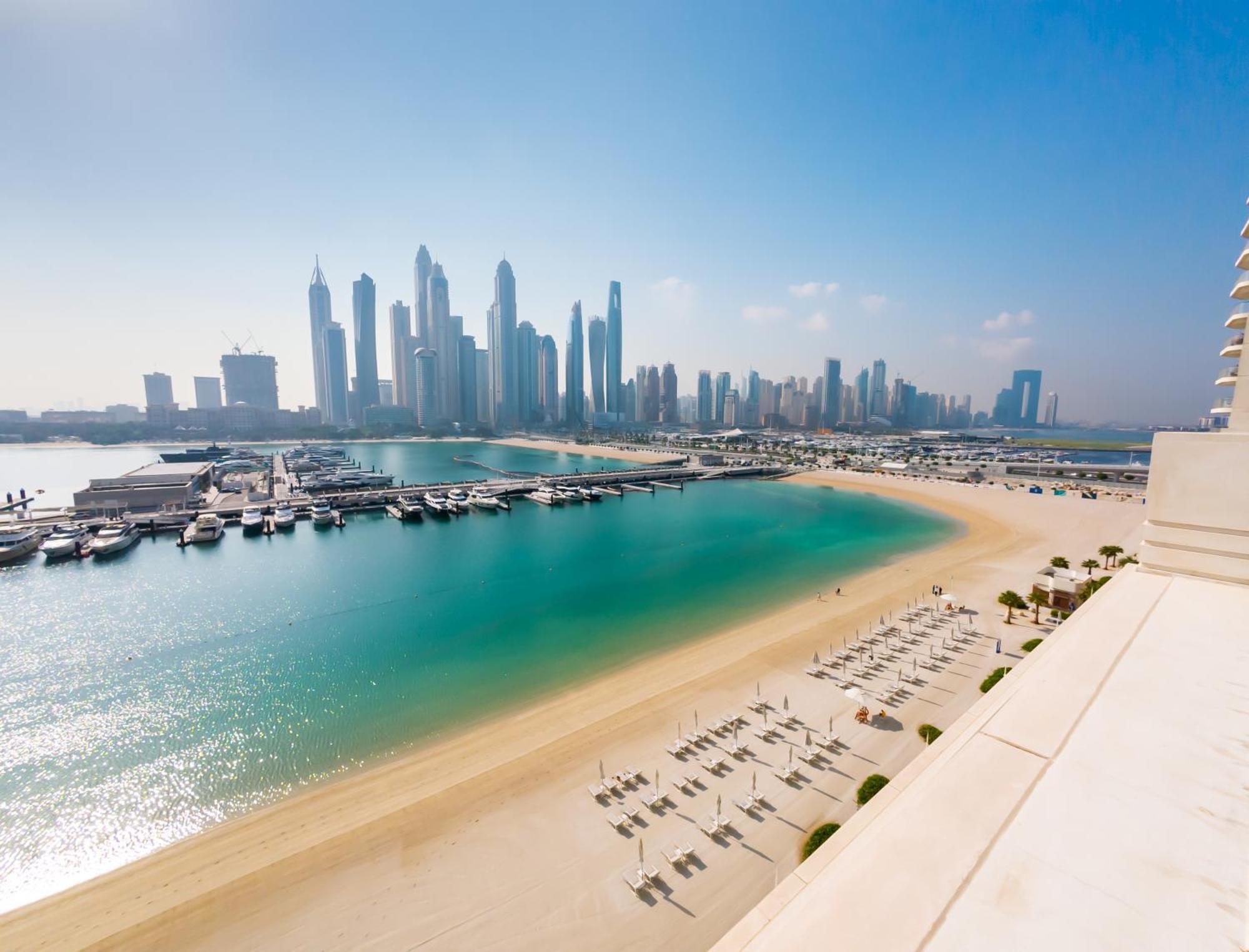 Apartment Upscale Family Friendly 4 Bedroom On Private With Amazing Views Dubai