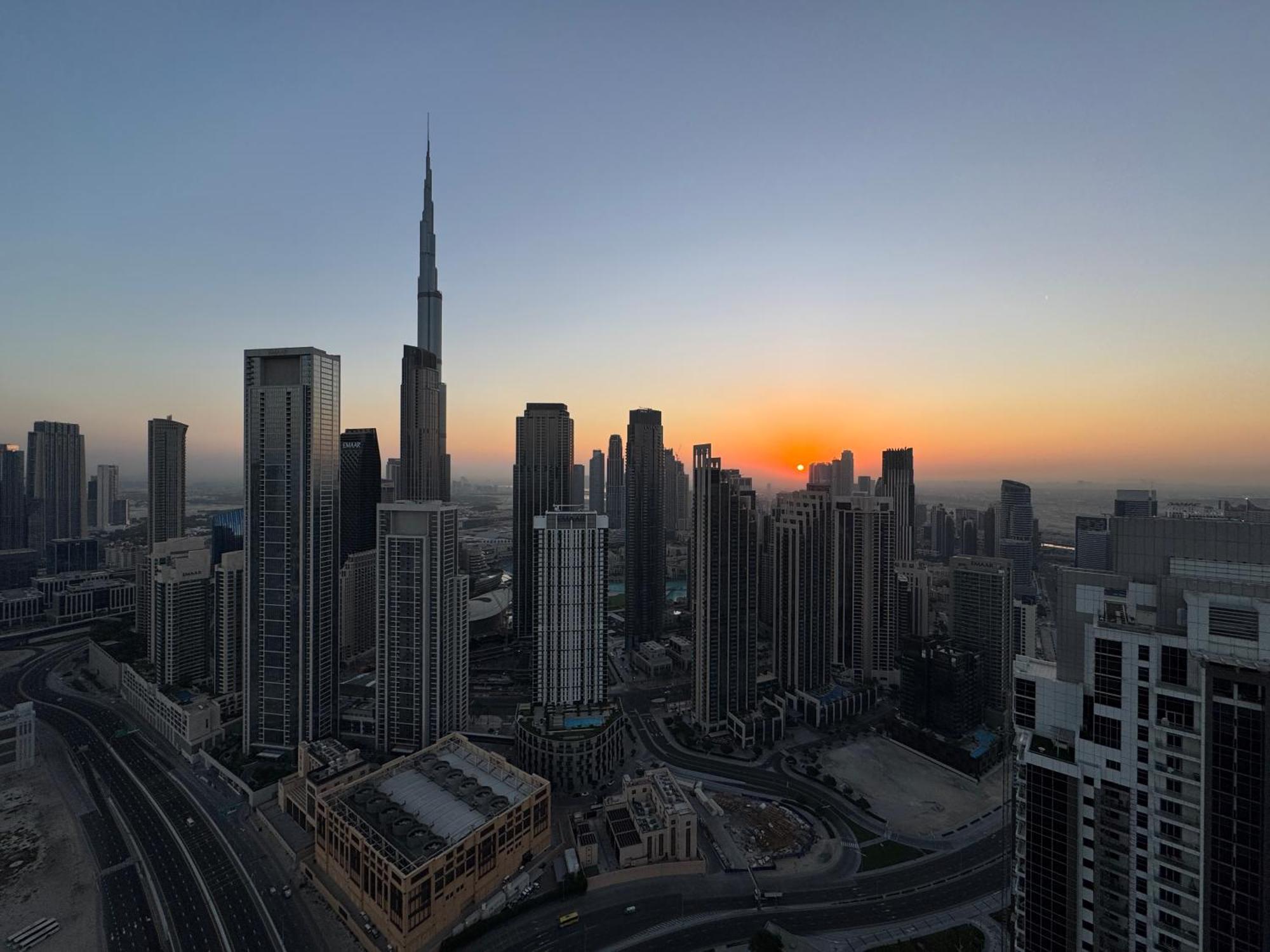 Paramount Tower And Residences With Infinity Sky Pool Apartment