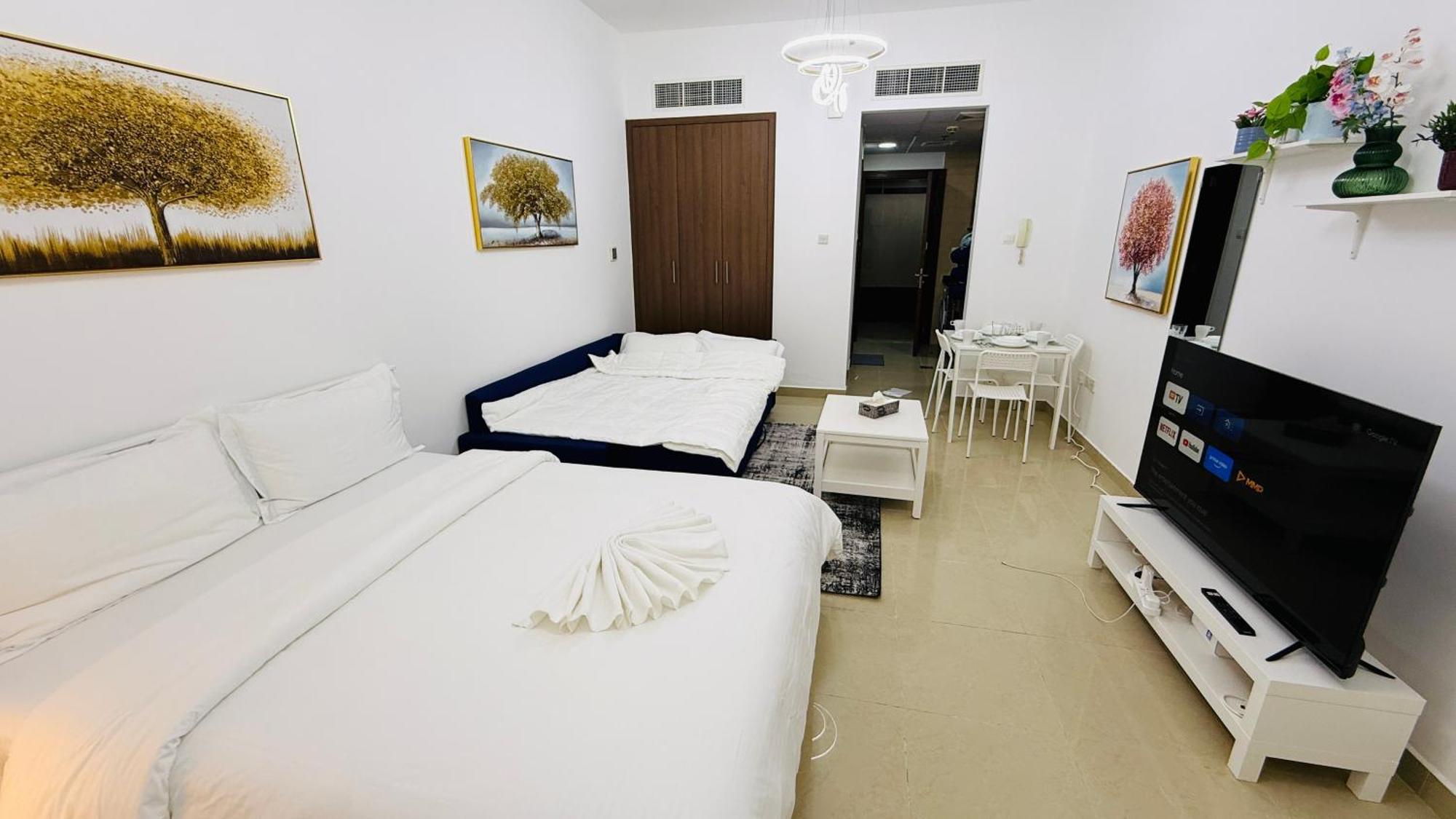 Apartment Spacious With Balcony Trafalgar Tower International *