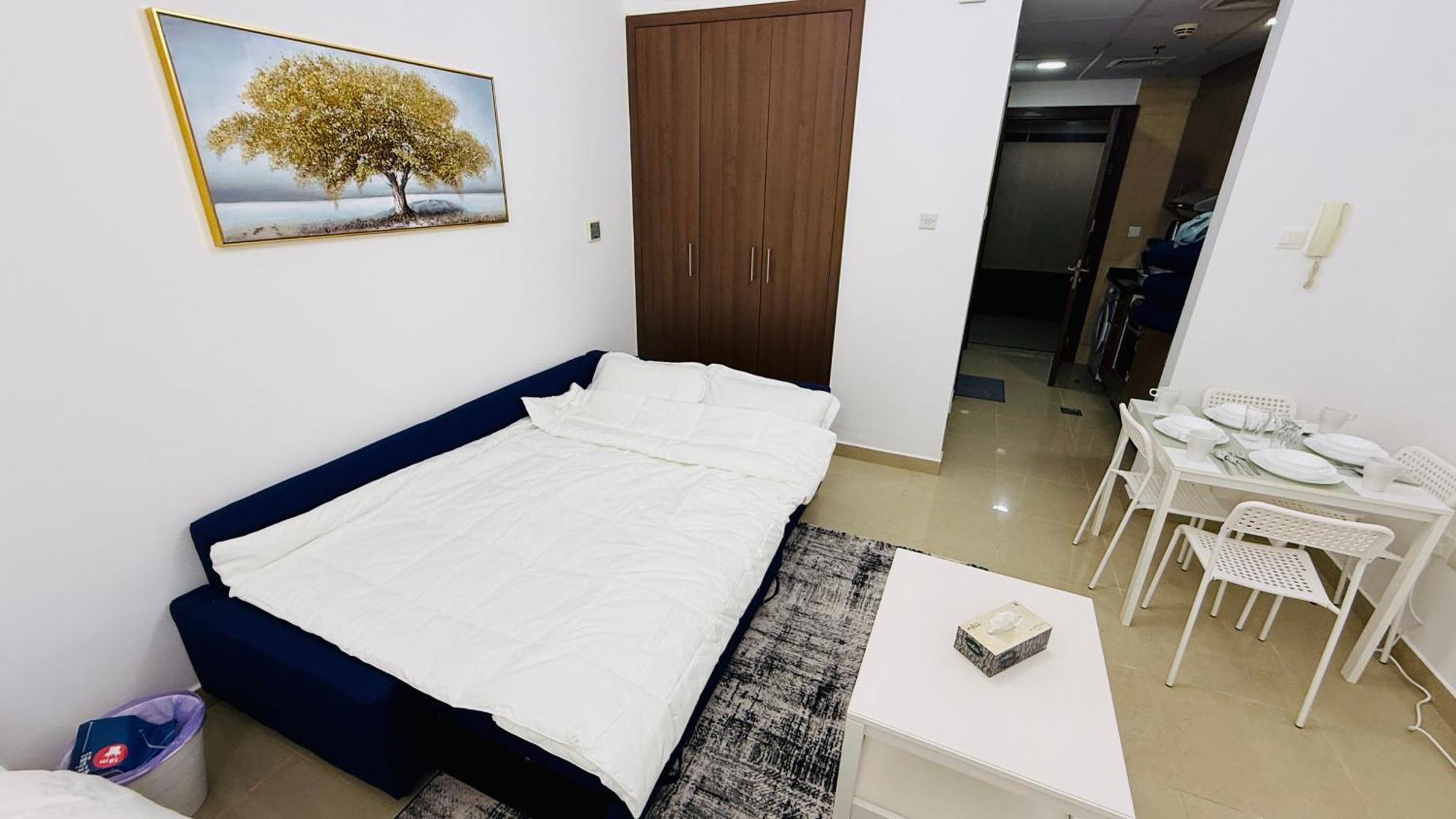 Spacious With Balcony Trafalgar Tower International * Dubai