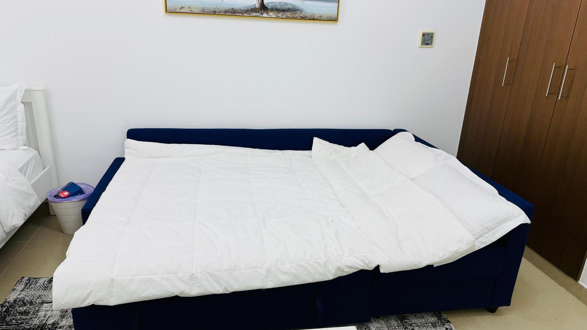 Spacious With Balcony Trafalgar Tower International Apartment