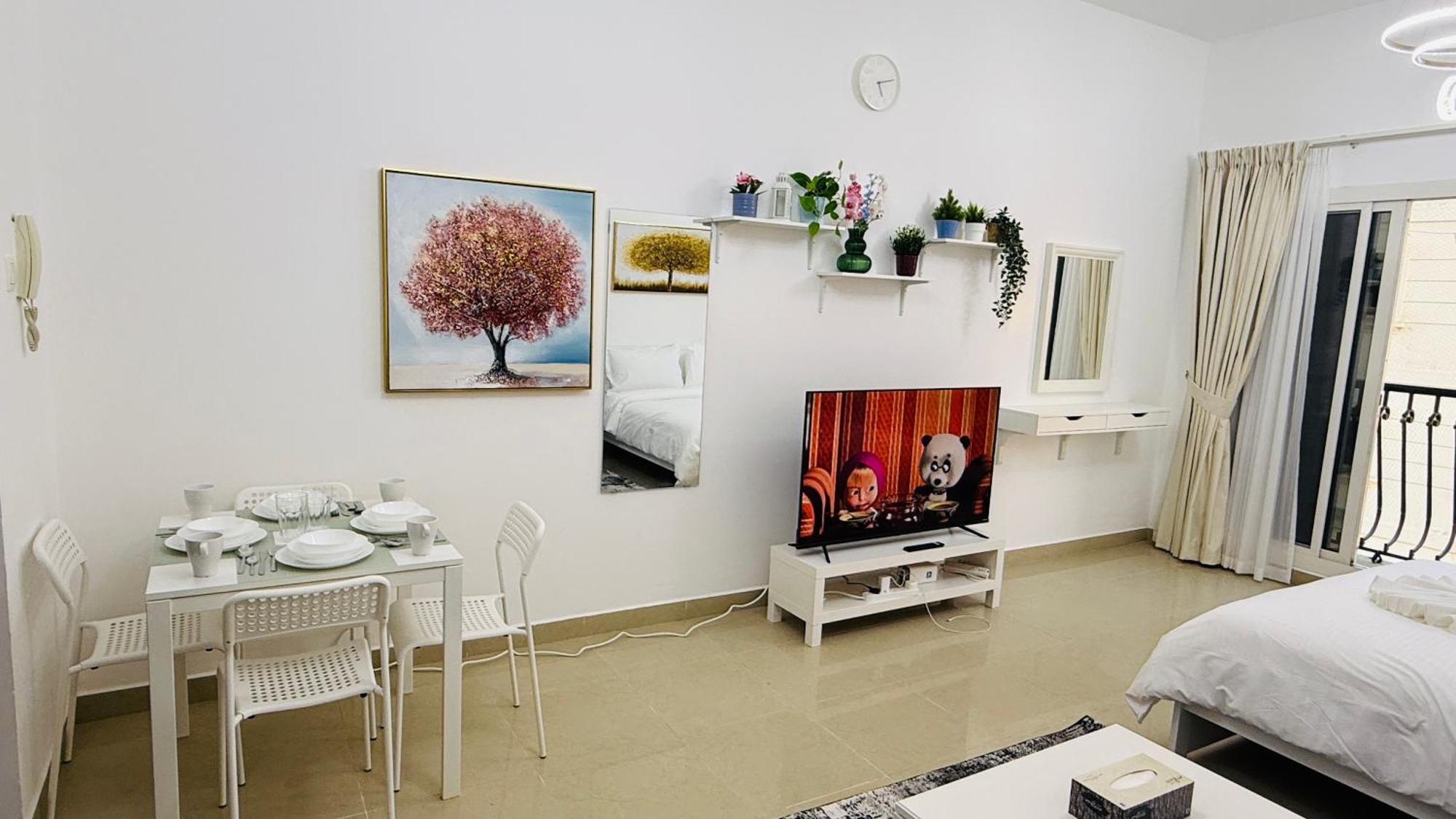 Spacious With Balcony Trafalgar Tower International Apartment *