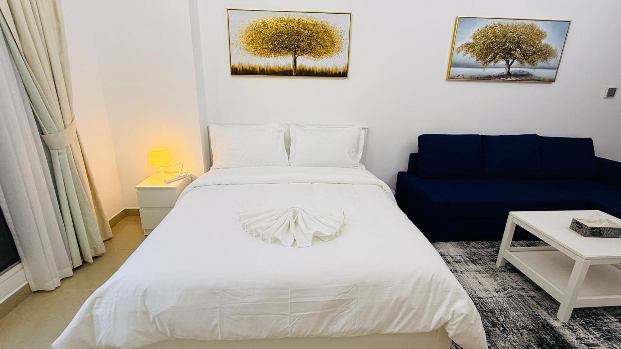 Spacious With Balcony Trafalgar Tower International Apartment