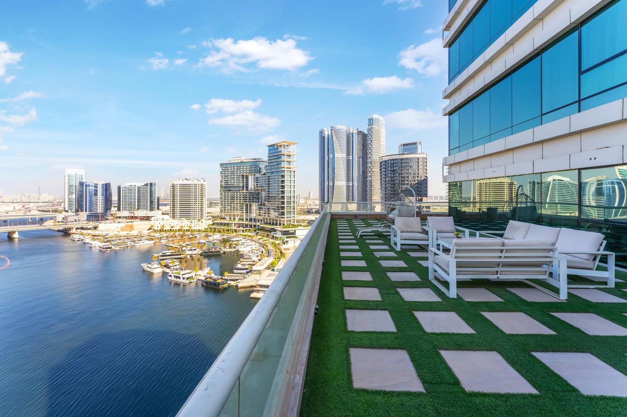 Fam Living - Waters Edge Huge Terrace With Canal Views Apartment