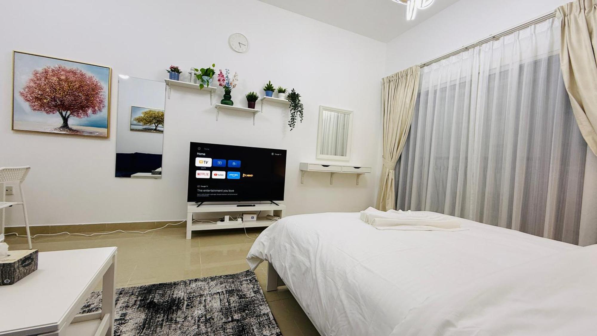 Spacious With Balcony Trafalgar Tower International Dubai