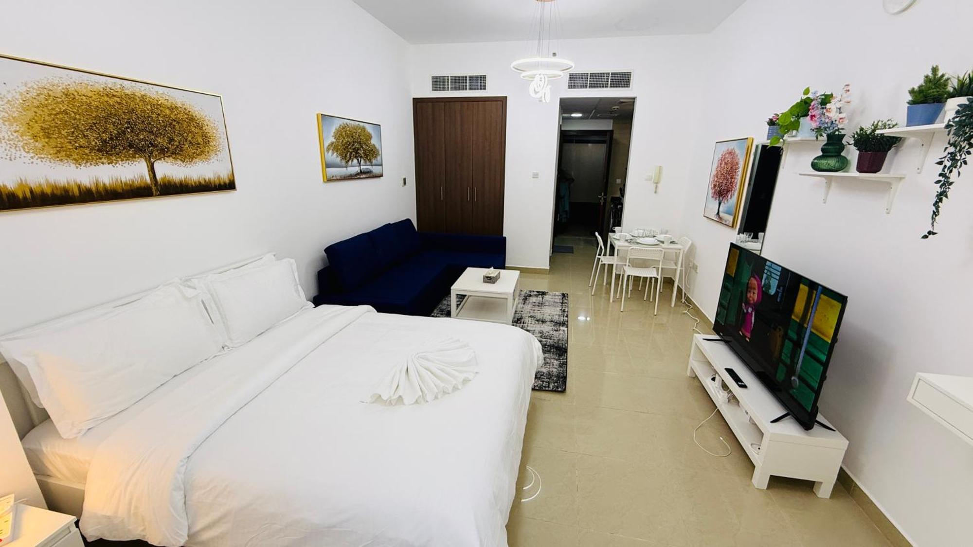 Apartment Spacious With Balcony Trafalgar Tower International *