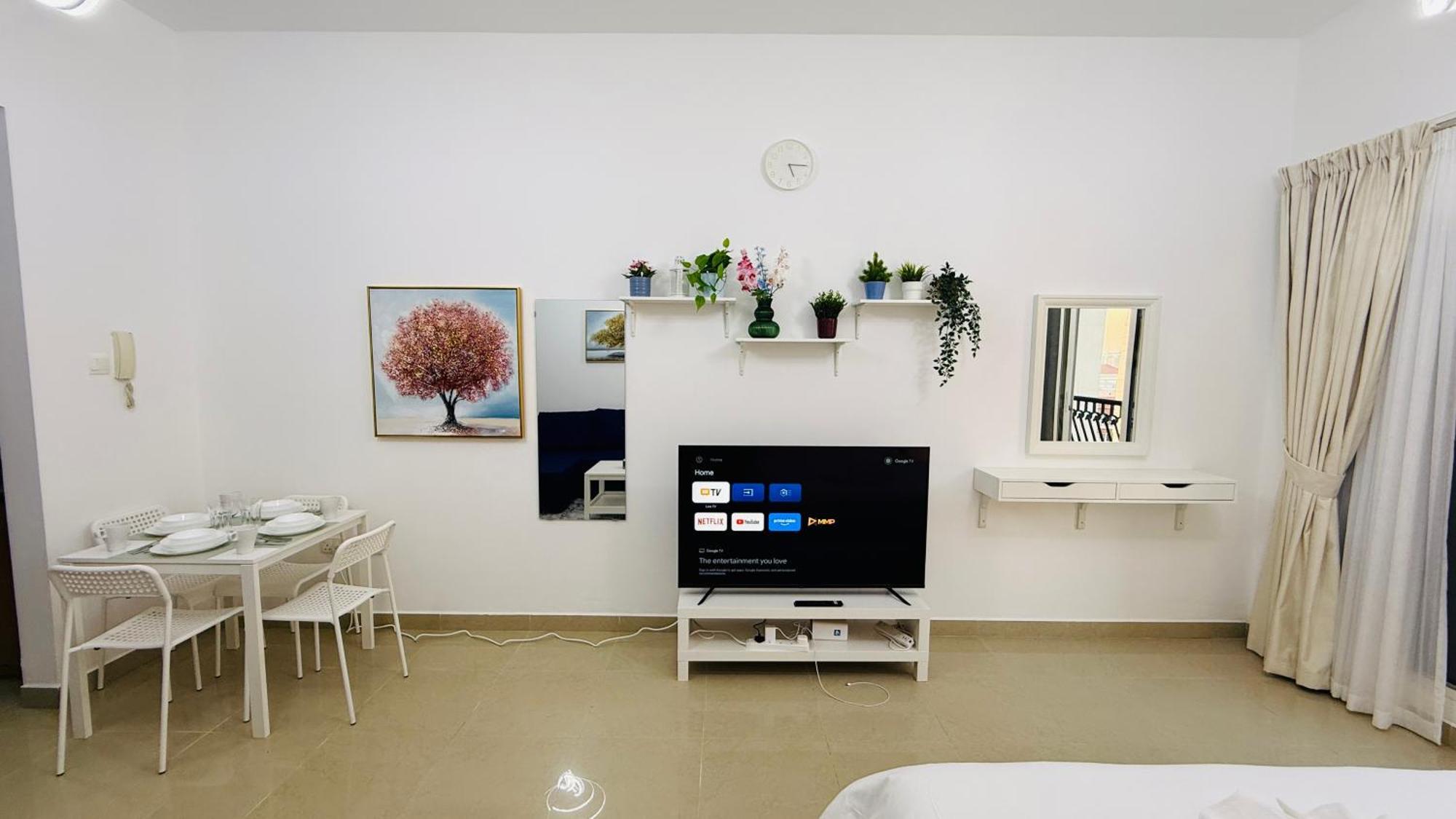 Spacious With Balcony Trafalgar Tower International Dubai