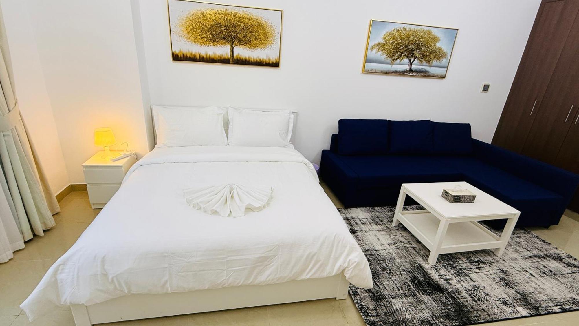 Apartment Spacious With Balcony Trafalgar Tower International Dubai