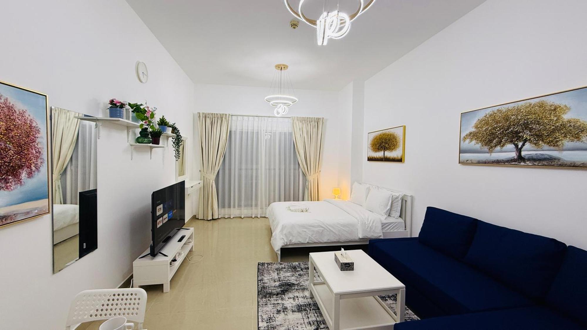 Spacious With Balcony Trafalgar Tower International *
