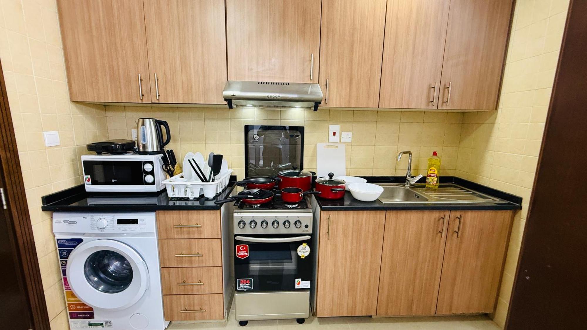 Spacious With Balcony Trafalgar Tower International Apartment Dubai