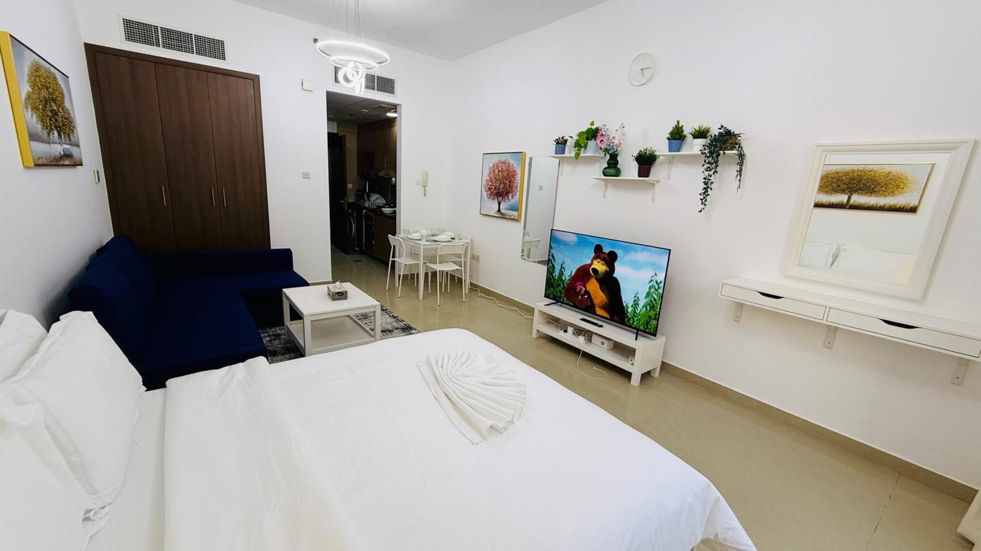 Spacious With Balcony Trafalgar Tower International Dubai