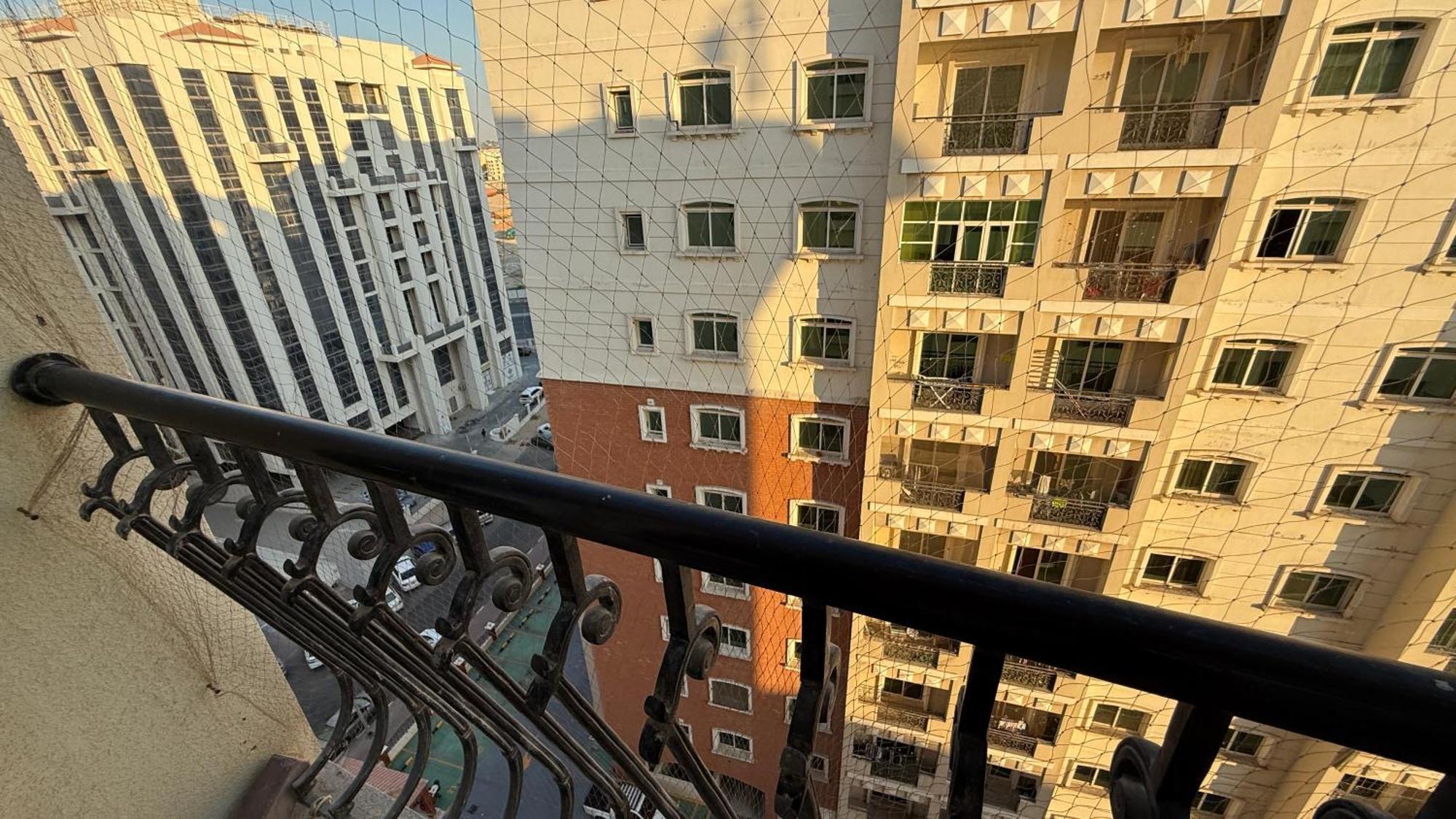 Apartment Spacious With Balcony Trafalgar Tower International