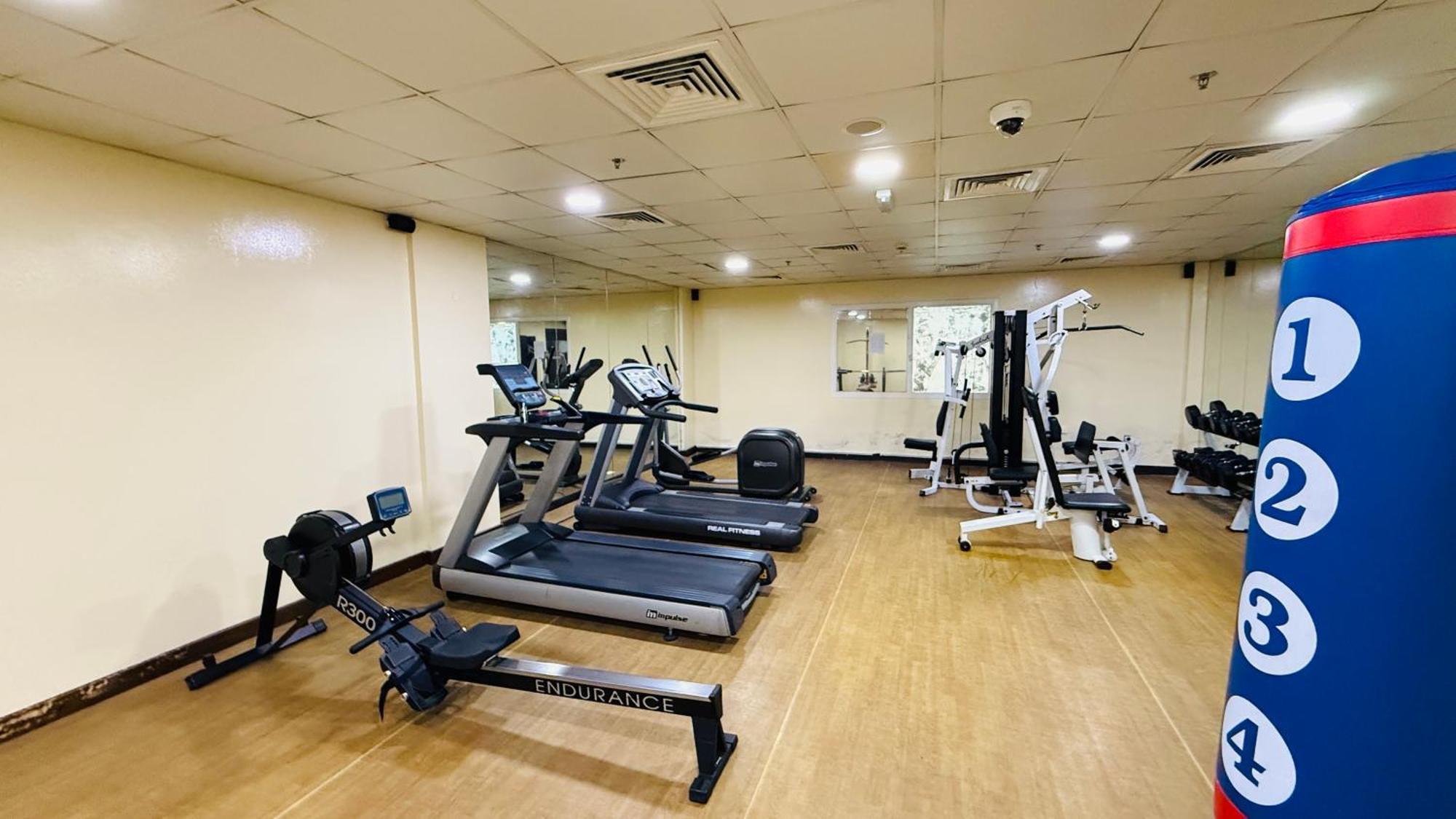 Spacious With Balcony Trafalgar Tower International *