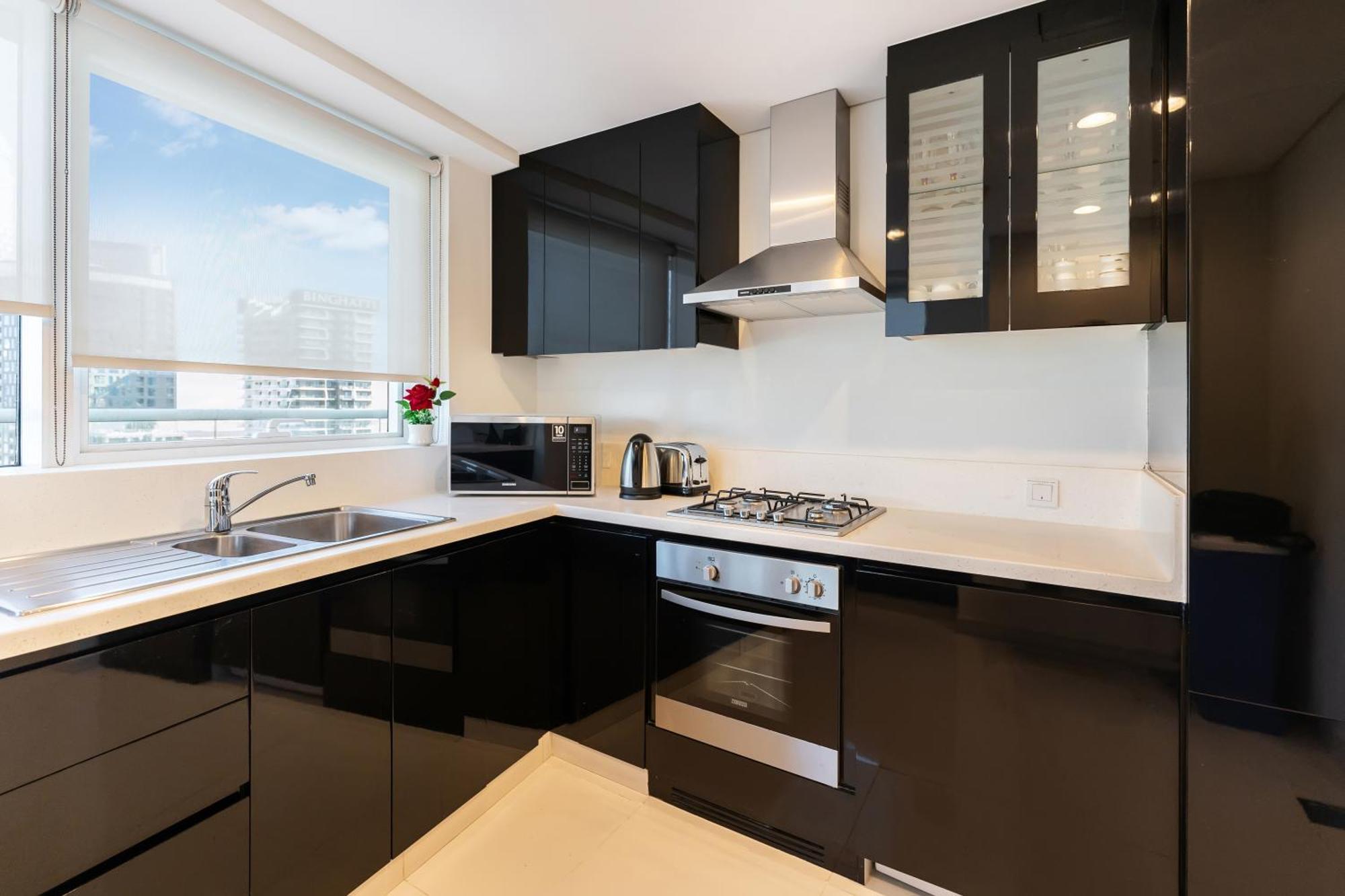 Fam Living - Waters Edge Huge Terrace With Canal Views * Dubai