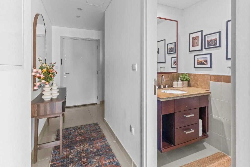 Stylish 1br With Iconic Burj And Fountain Views Apartment Dubai