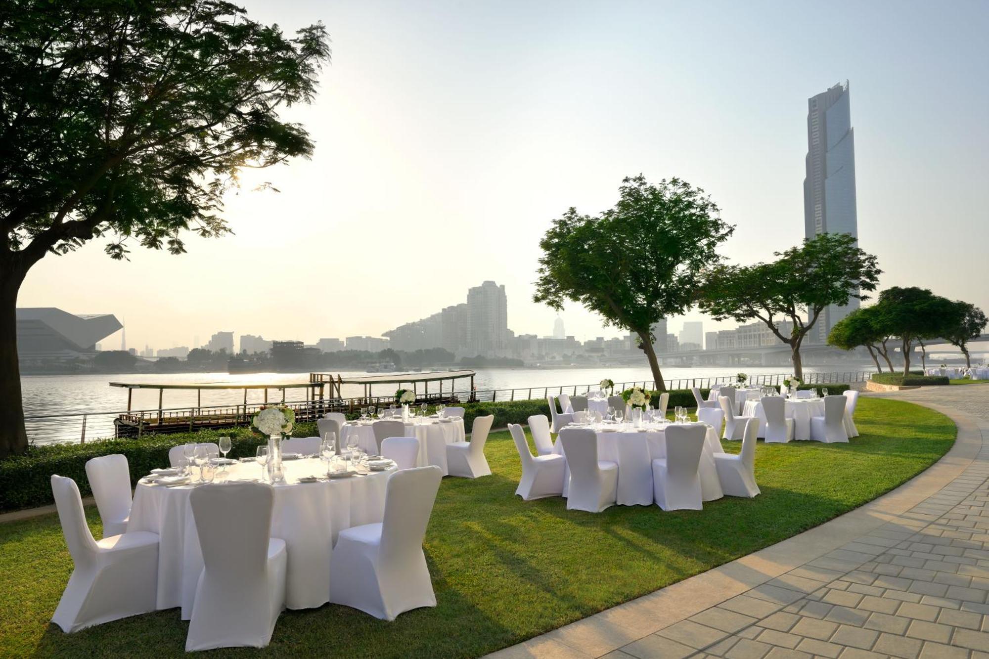 Crowne Plaza Festival City 5*